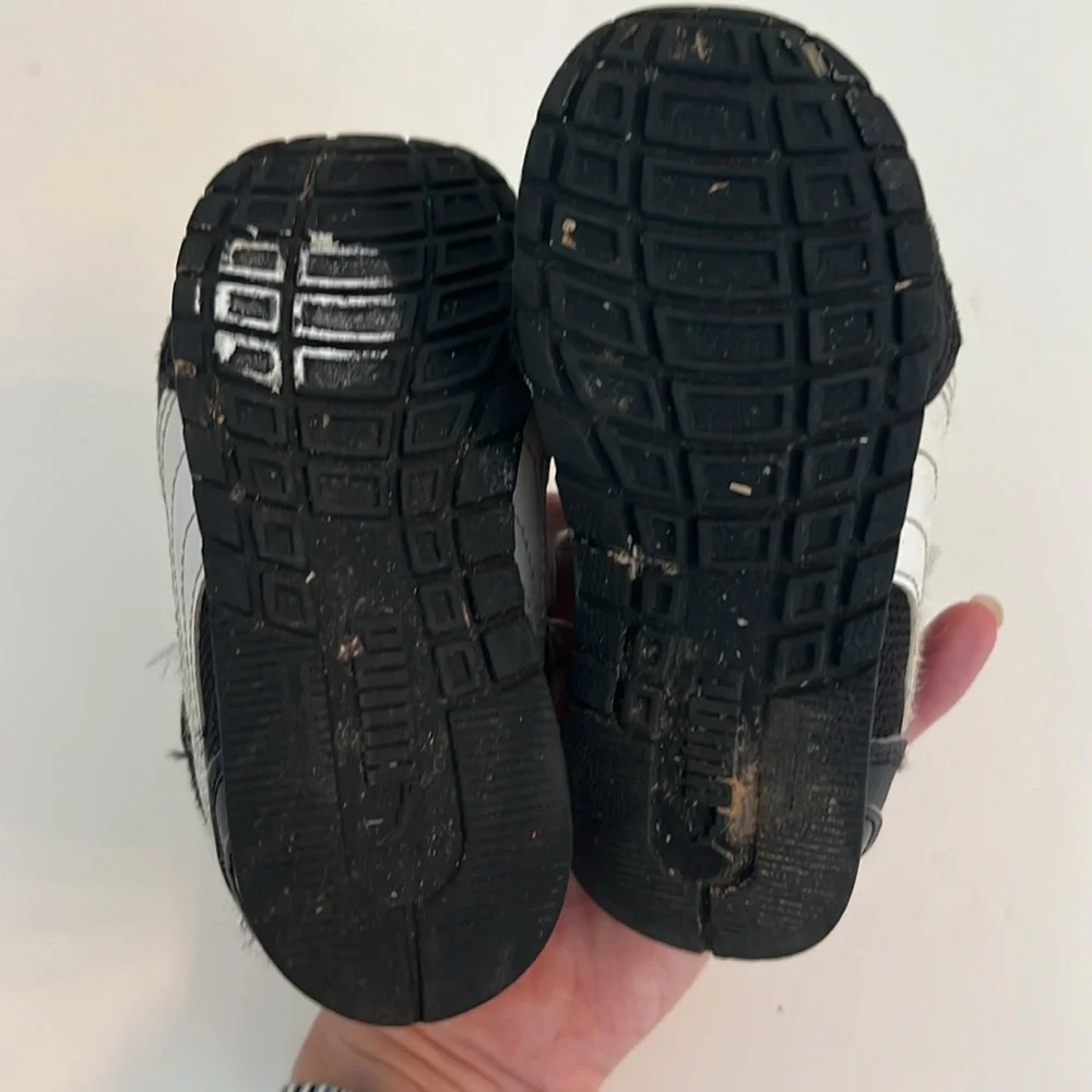 GUC Puma Black Sneakers